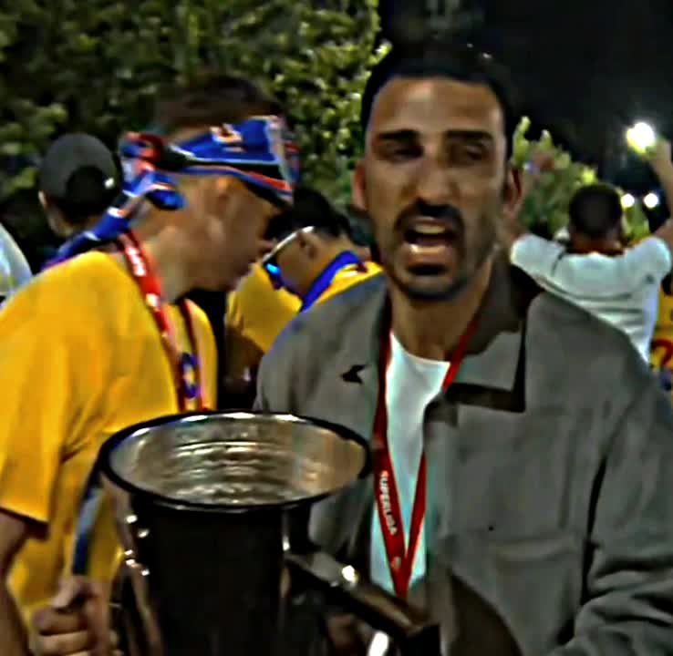 @IubireaRoșAlbastră