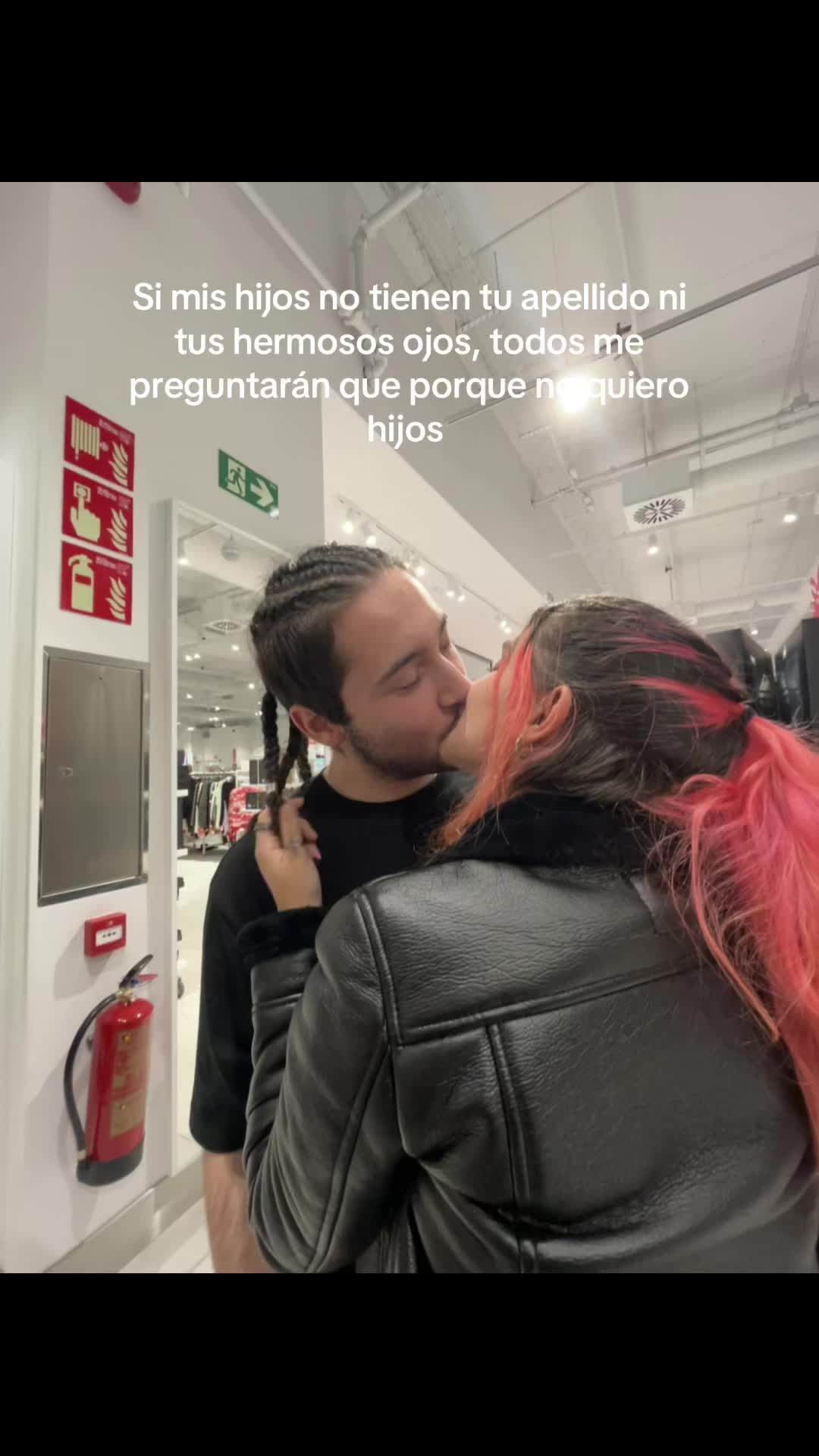 @𝒰𝓃𝒶𝓍,𝓈 𝒲𝒾𝒻ℯ♡