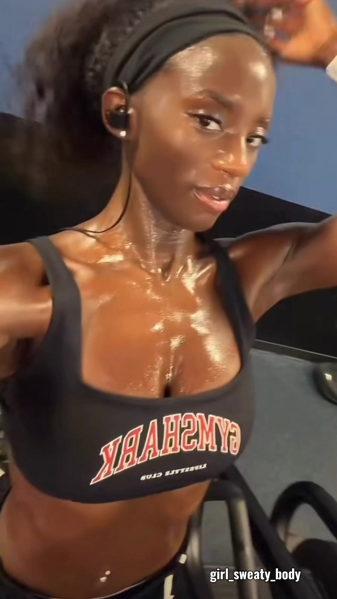 @girl_sweaty_body