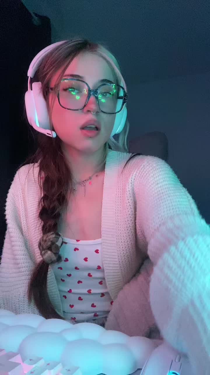 @O.d.e.l.y.a_
