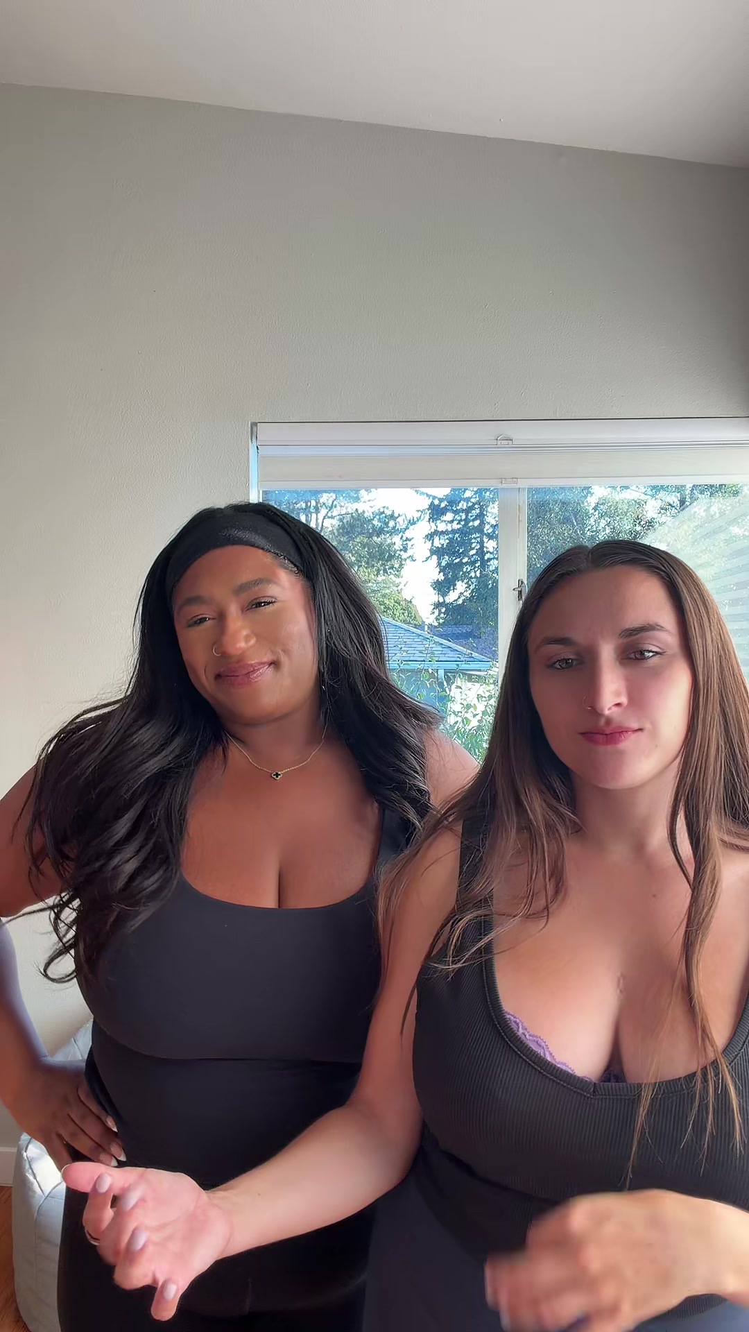 @big boob besties