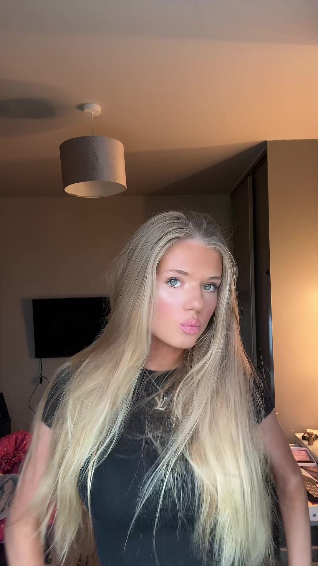 @😈