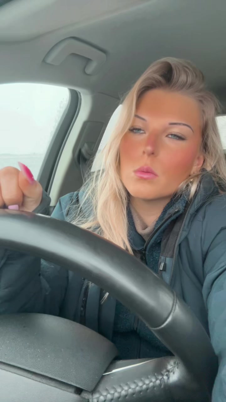 @𝓫𝓵𝓸𝓷𝓭𝓲𝓷𝓽𝓾𝓿𝓪