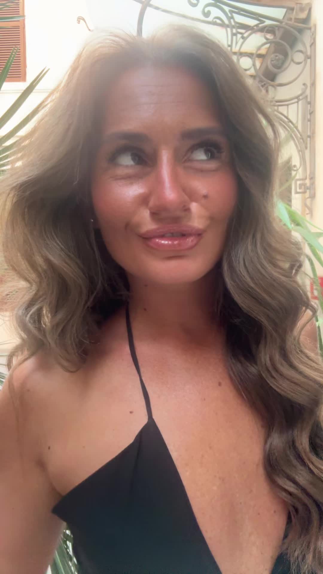 @carashannon