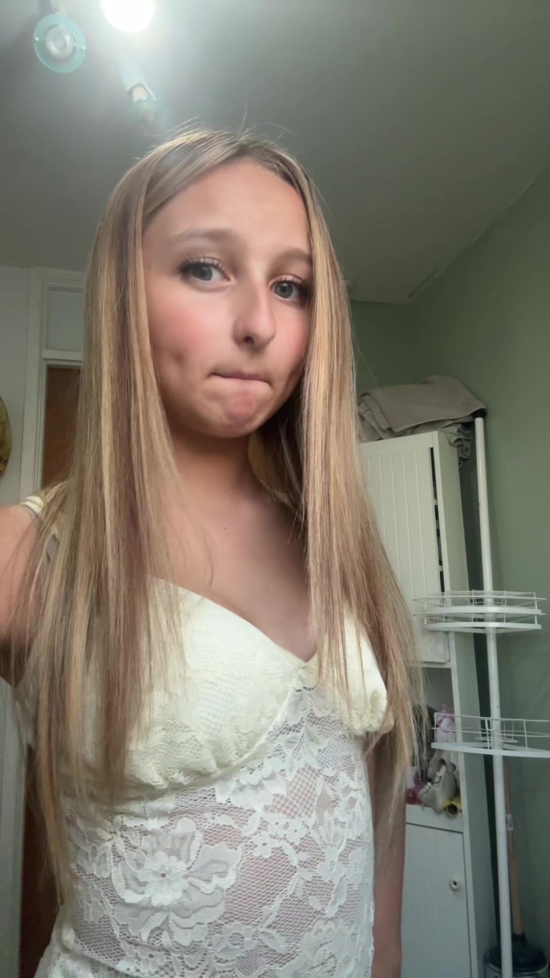 @￴