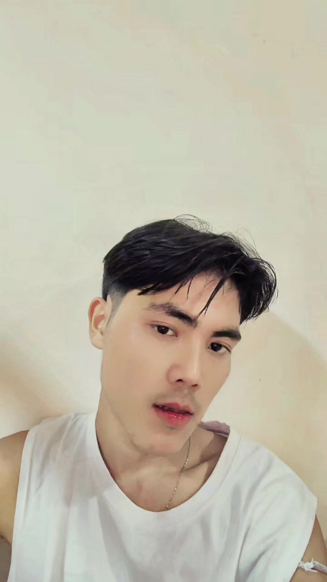 @"ခင်မို့မို့အေး"