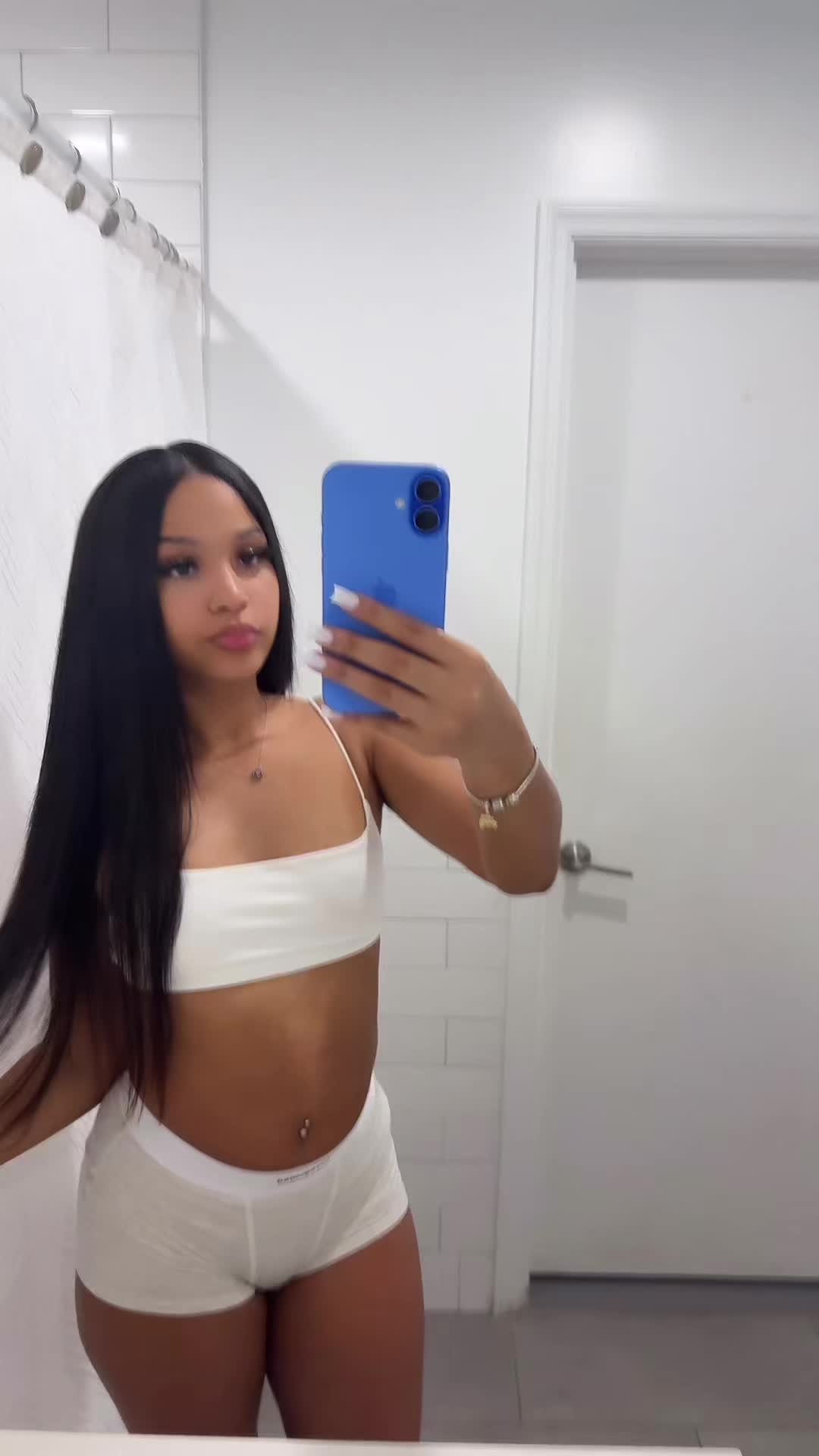 @LizzyB💚