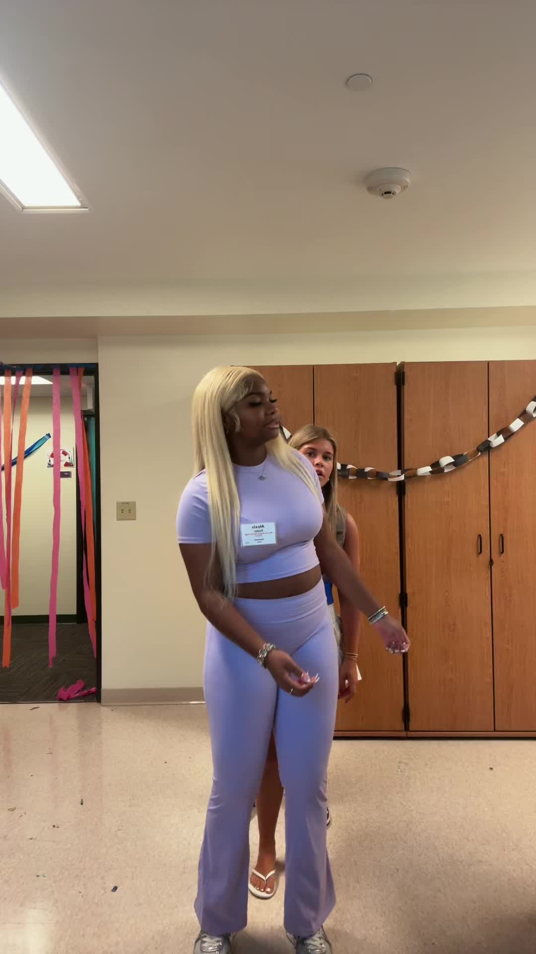@lurkingglouu