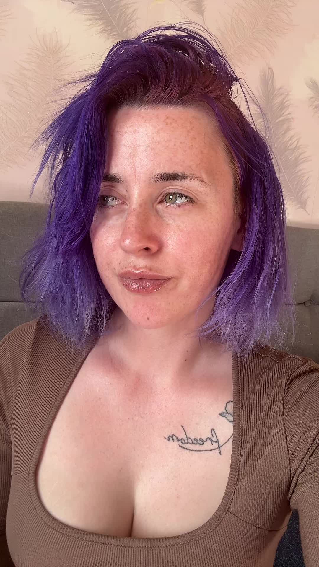 @Holly🦋🦄