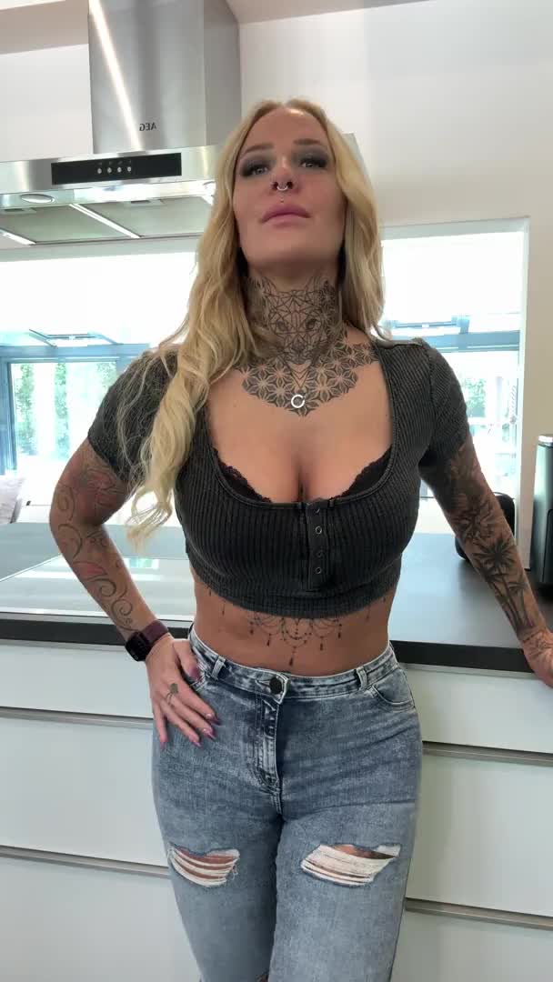 @Lara_cumkitten