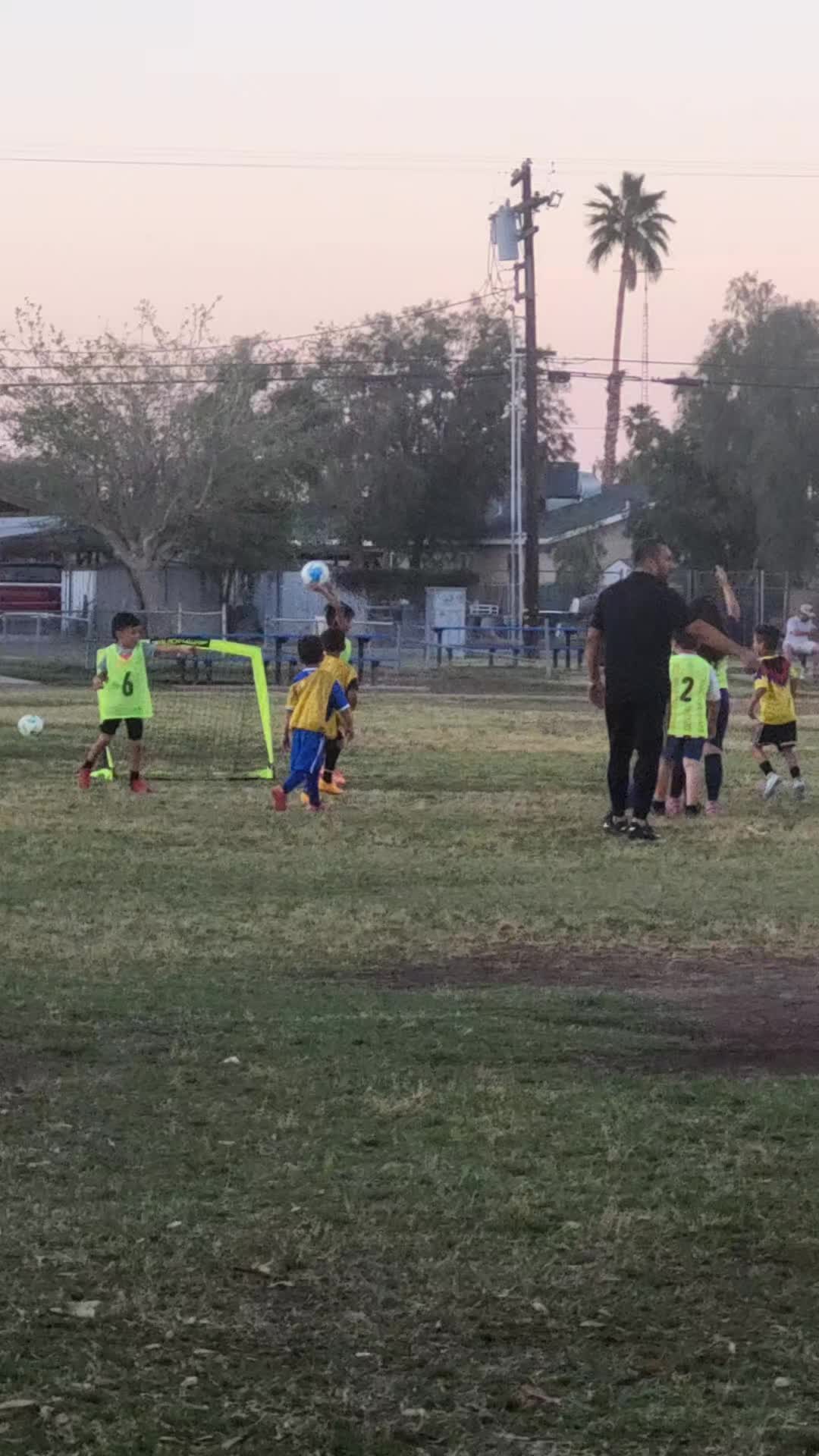 @Peque&ntilde;osLara