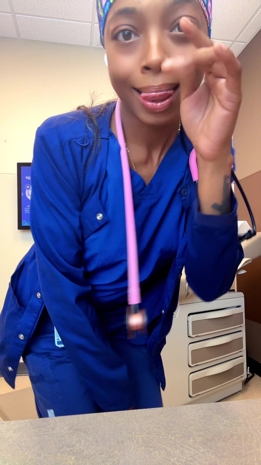 @Famousblondy