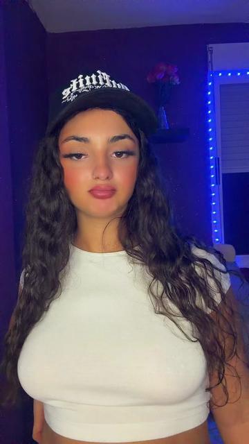 @_Saandraa_