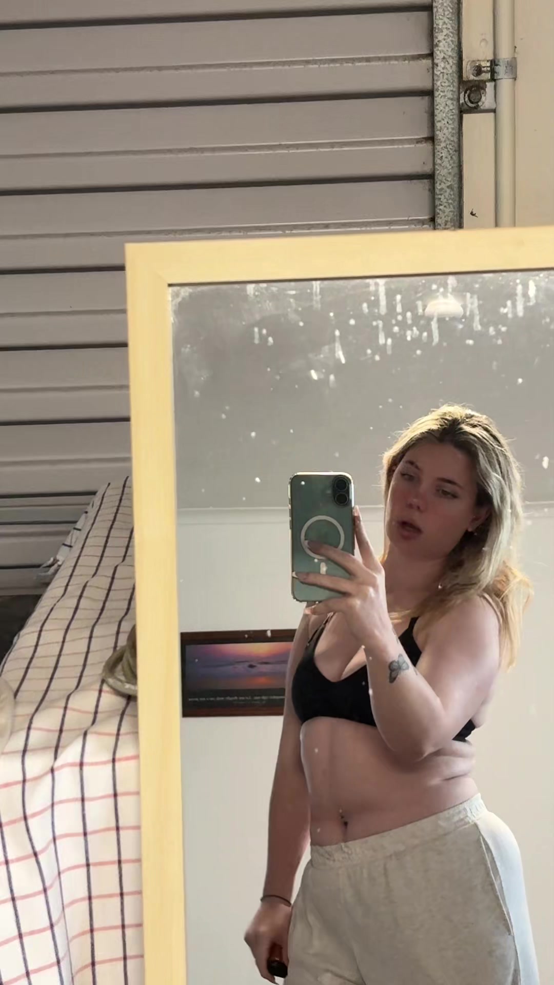 @Em𑣲