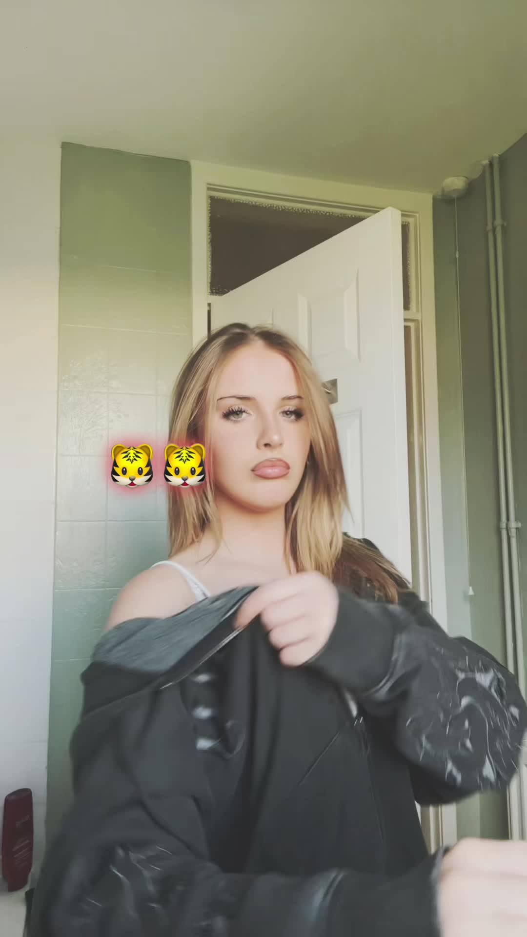 @😹