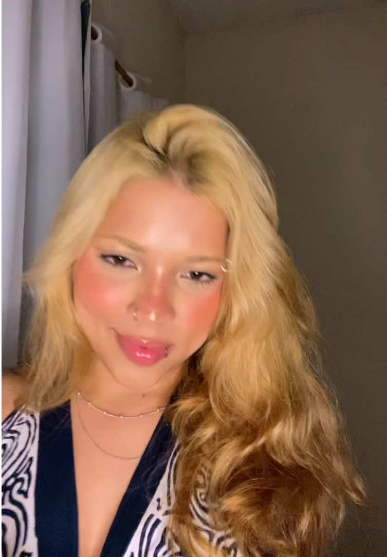 @mchelynz