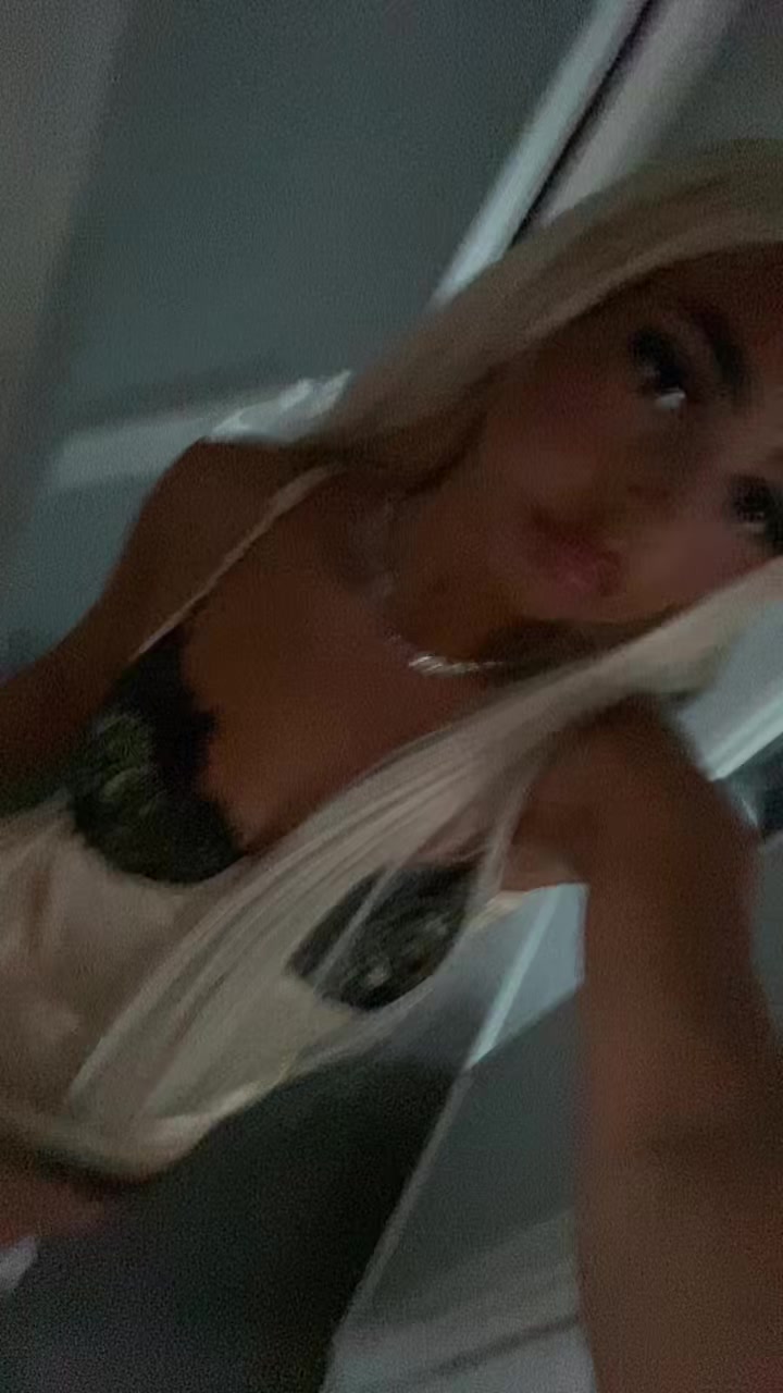 @bella