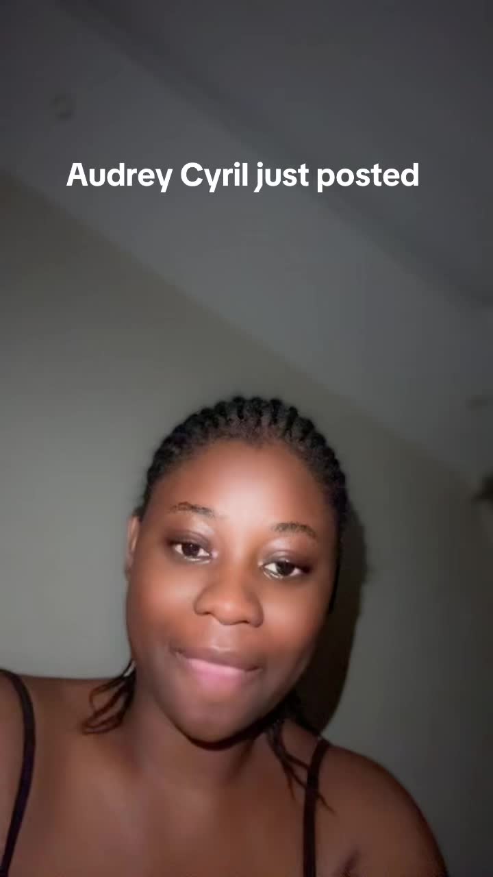 @Regiescoop the bonnet girl