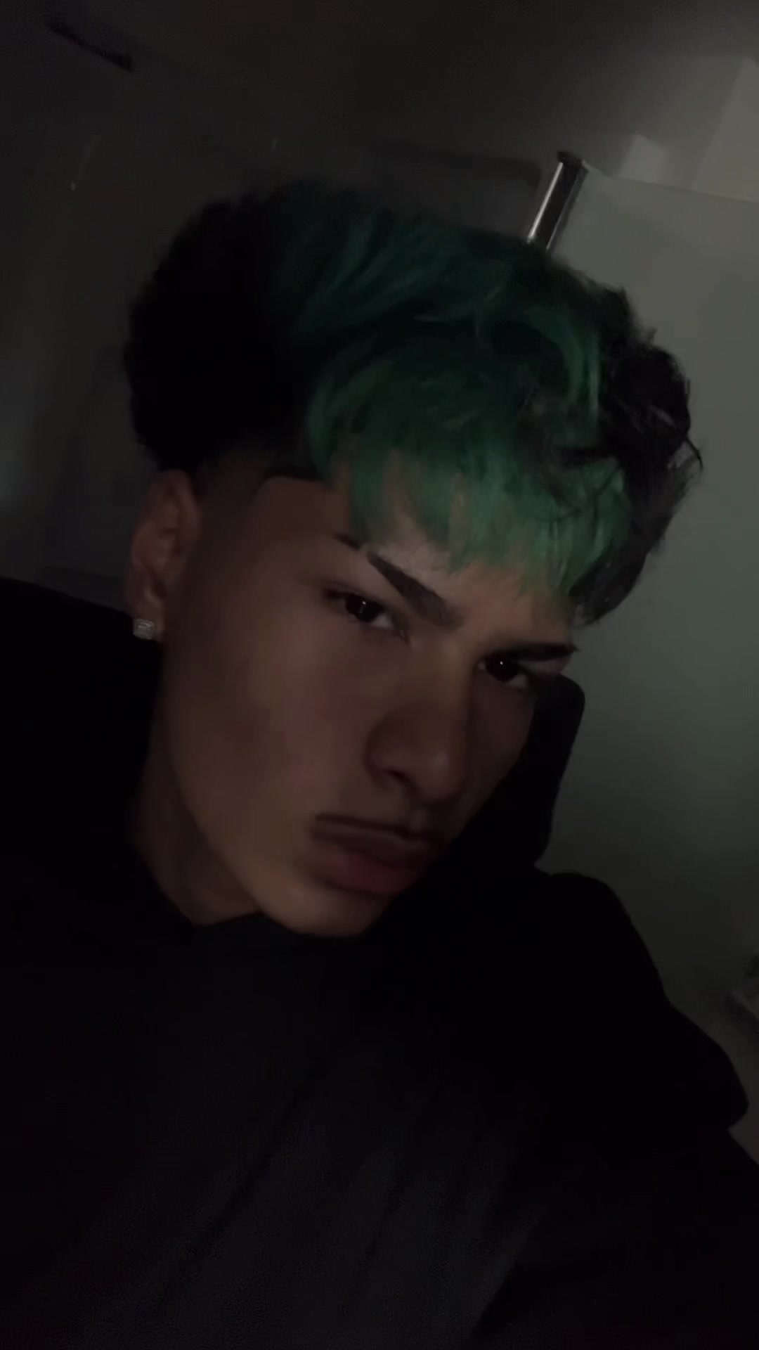 @👤