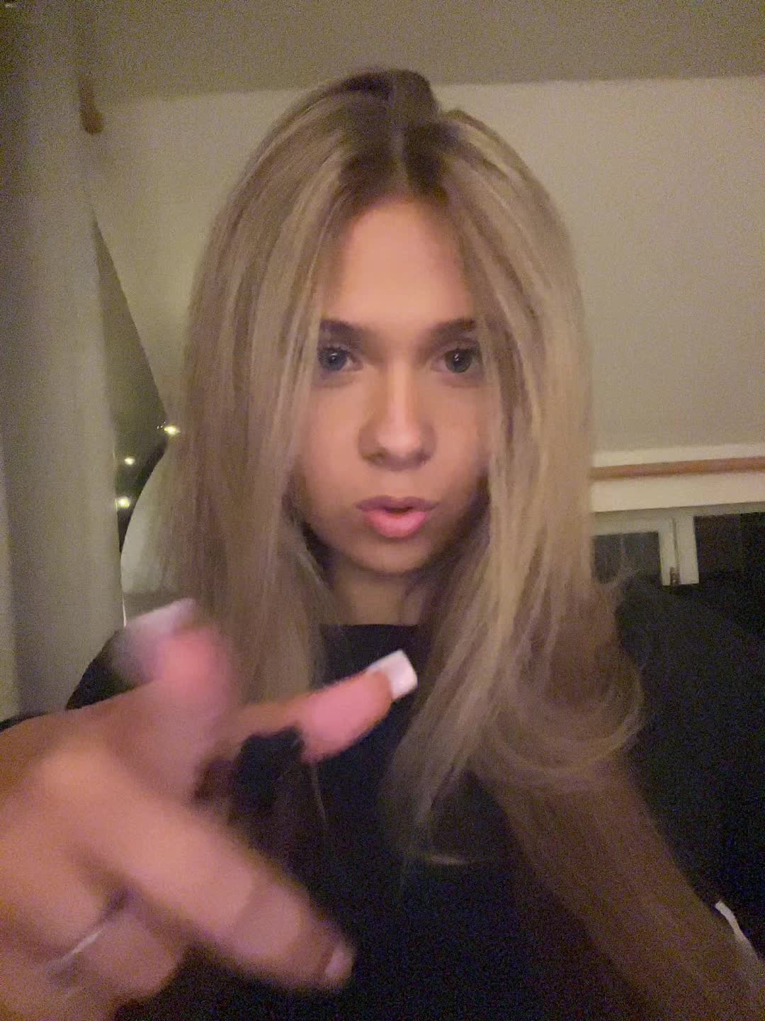 @𝐞𝐥𝐥𝐚 𝐩𝐞𝐚𝐫𝐥🤍