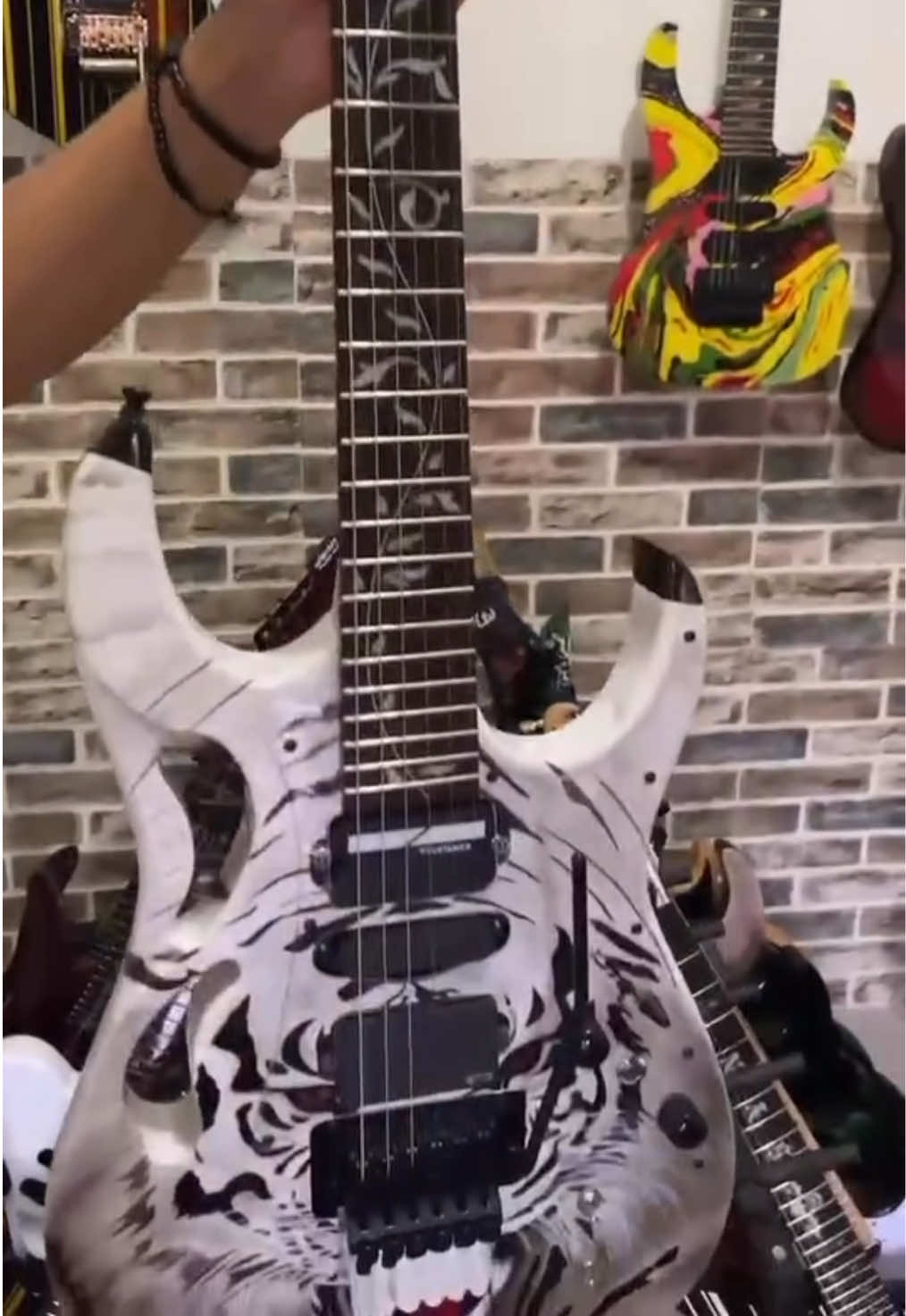 @AUP VEYZ SUSTAINER