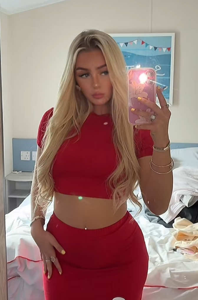 @𝒞𝑜𝓃𝓃𝒾𝑒-𝓁𝑜𝓊 🎀
