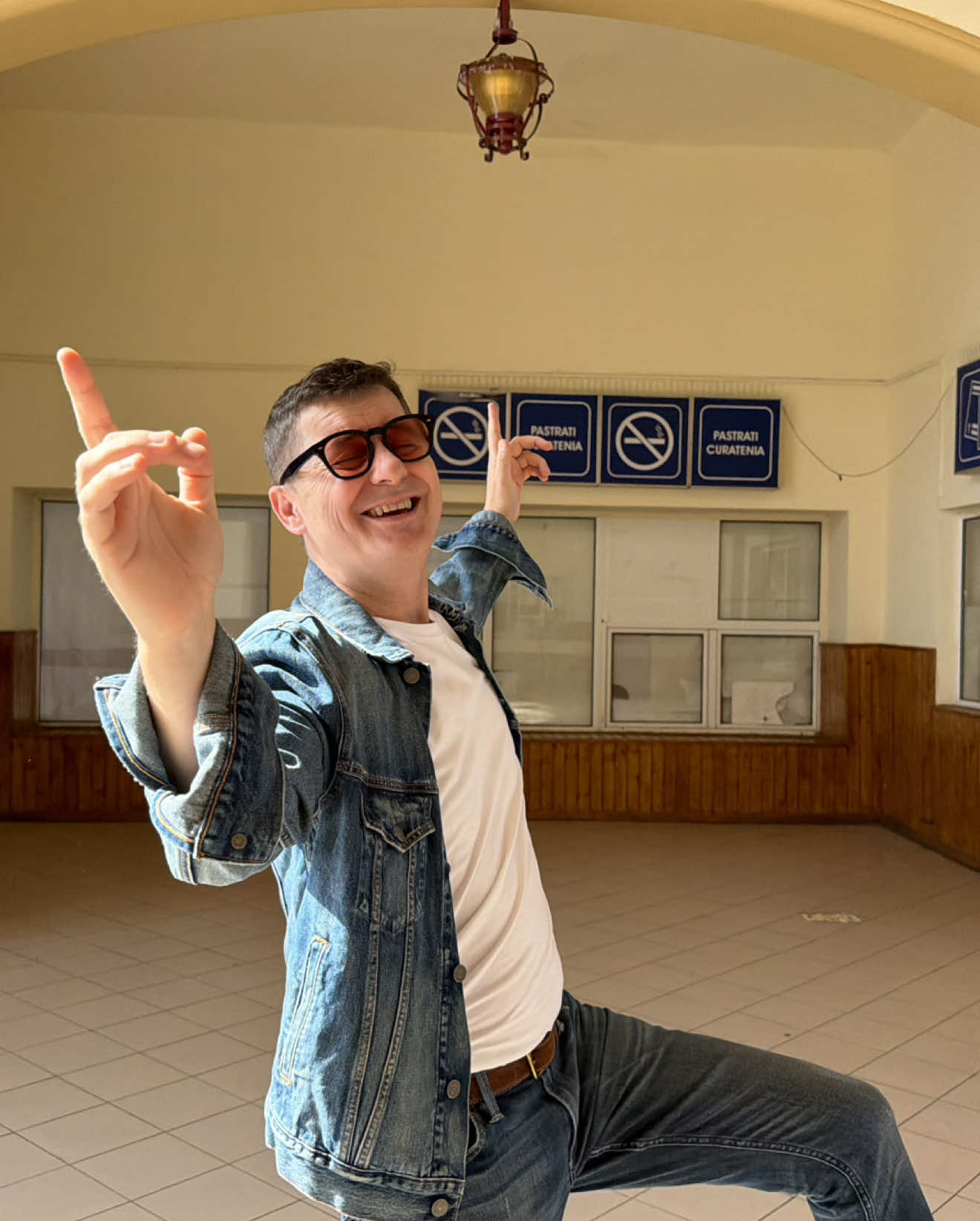 @Akcent