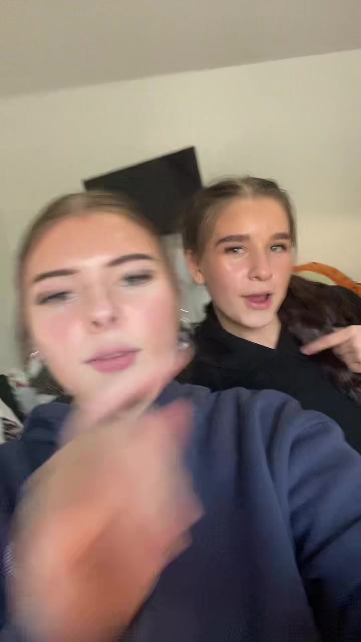 @𝒮 𝒸 𝒶 𝓇 𝓁 ℯ 𝓉 𝓉🇬🇧🐊🎸