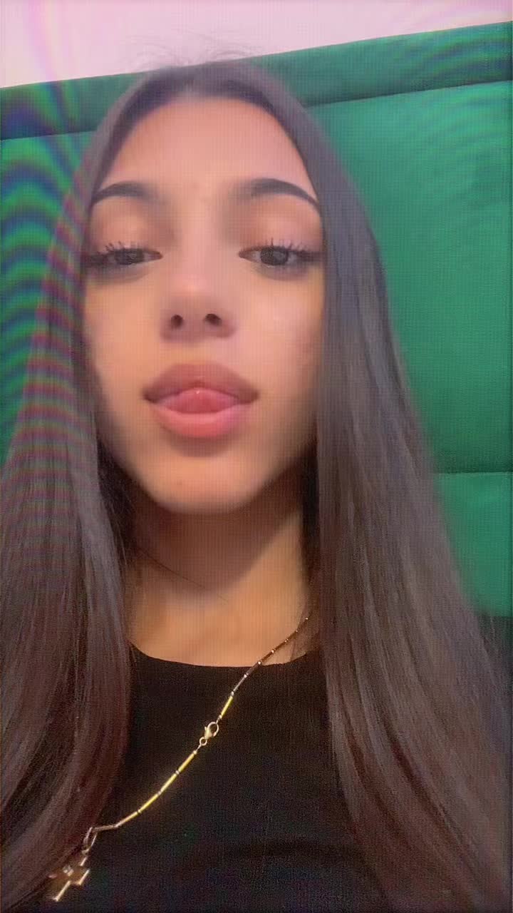 @Thereal𝓵𝓪𝓿𝓲𝓷𝓲𝓪💋