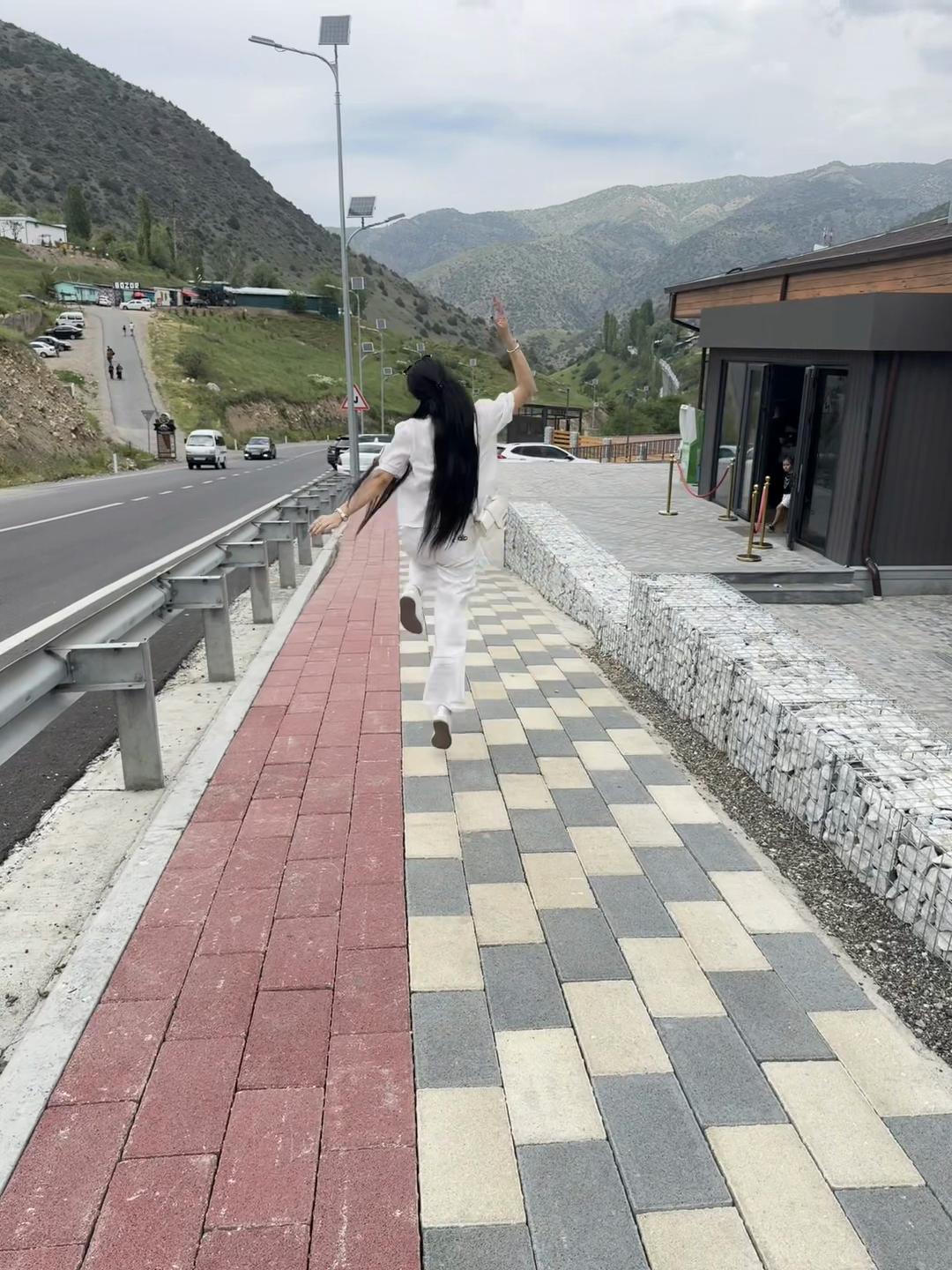 @karaxanova.f