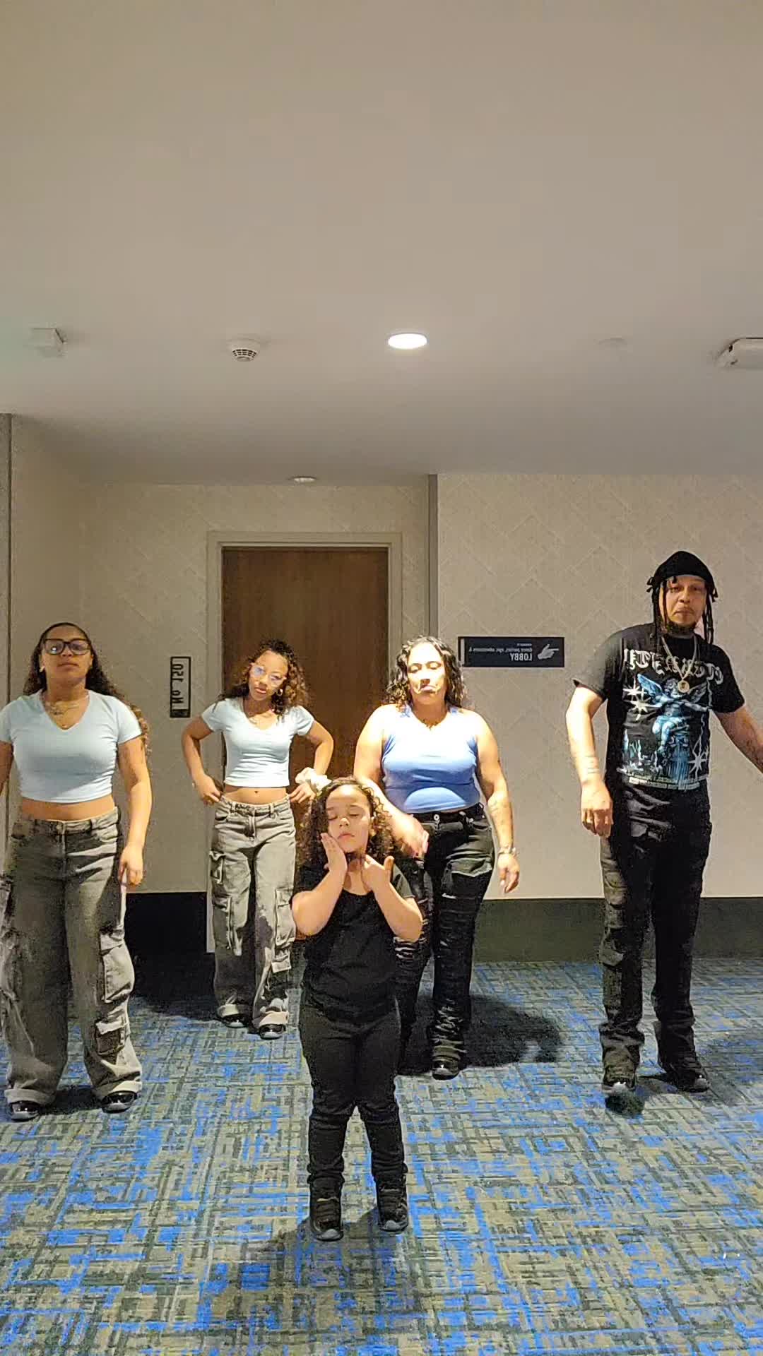 @FAMIILIAA !!🤴