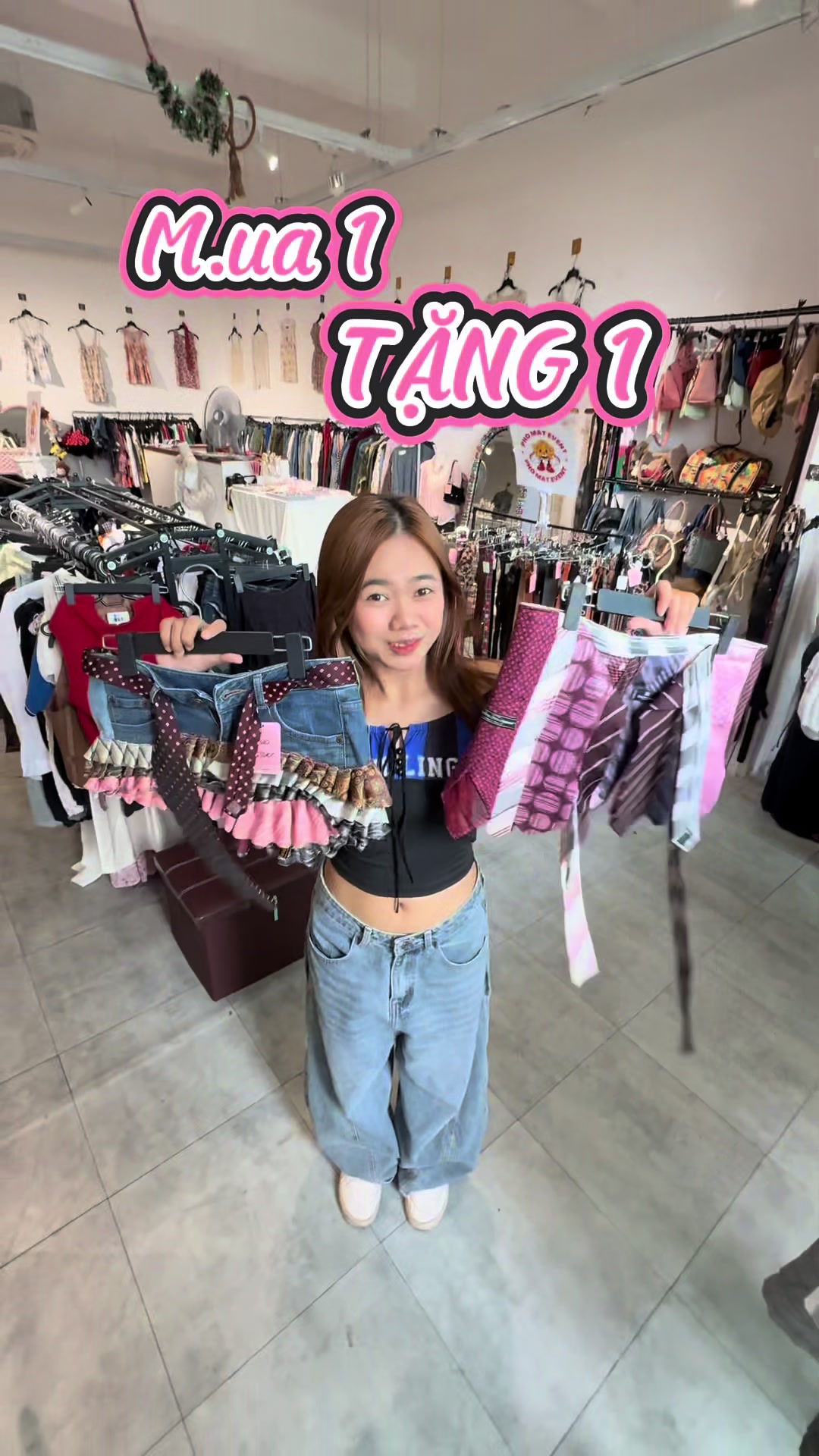 @Trái Phải Event Thrift & Local
