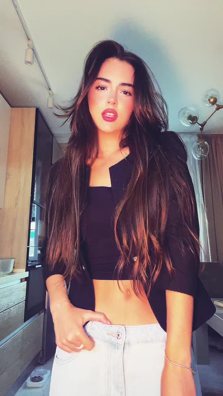 @ari_cryztal