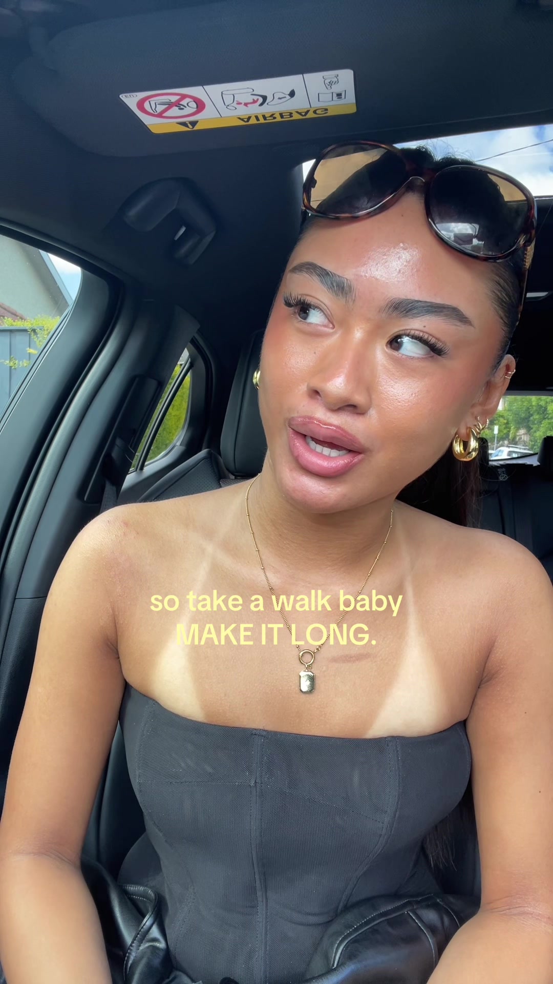 @TH💋NIA