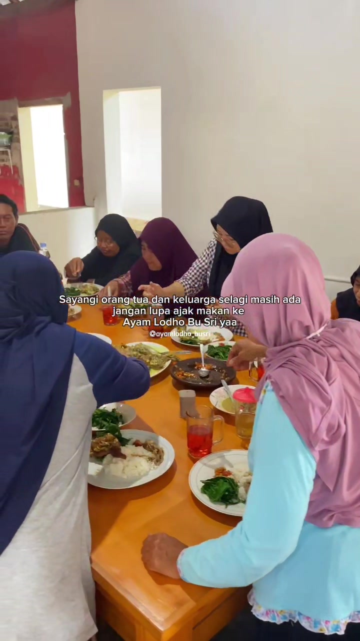 @Ayam Lodho Bu Sri