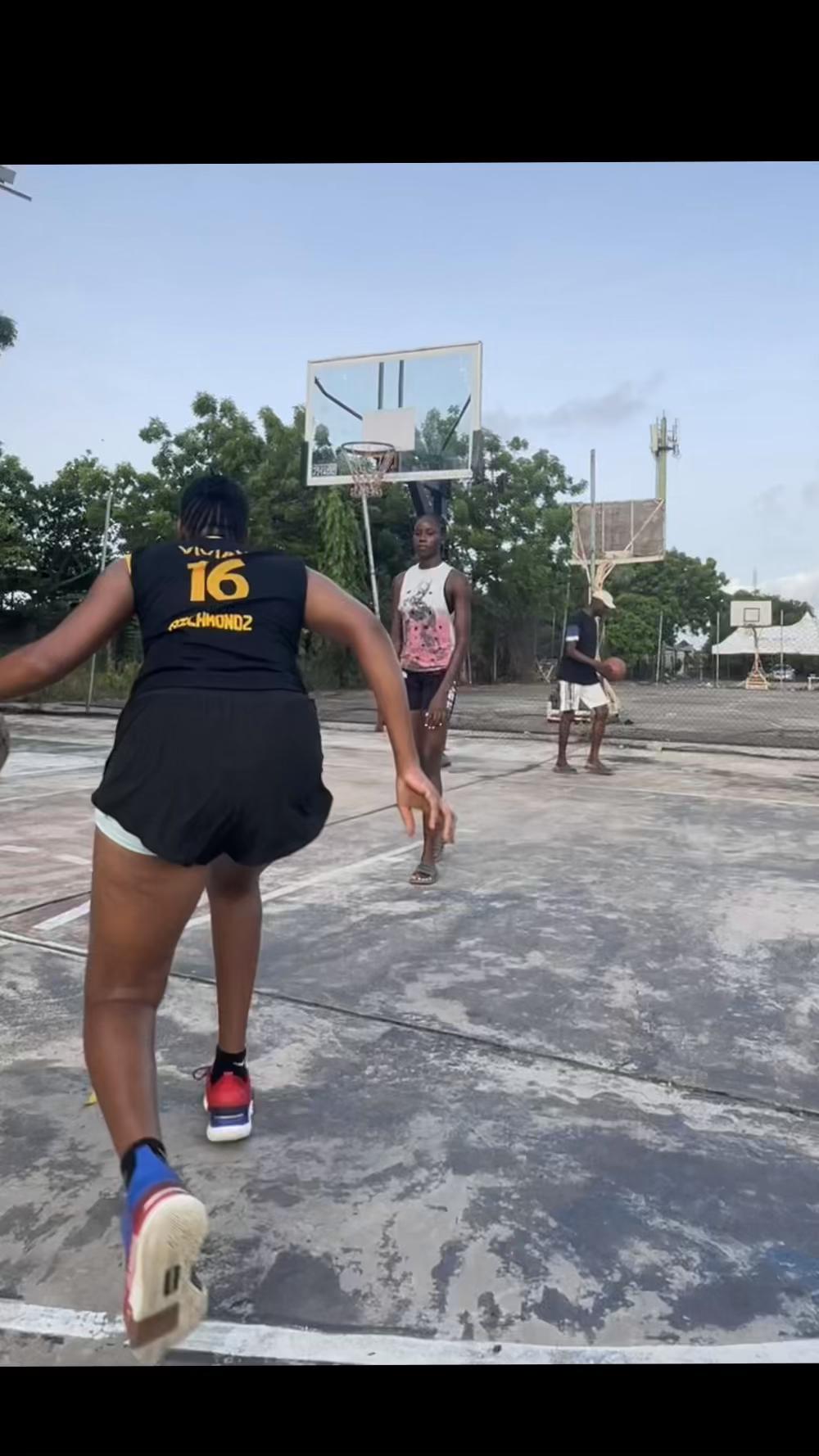 @Vivian🏀🏀⛹️♀️