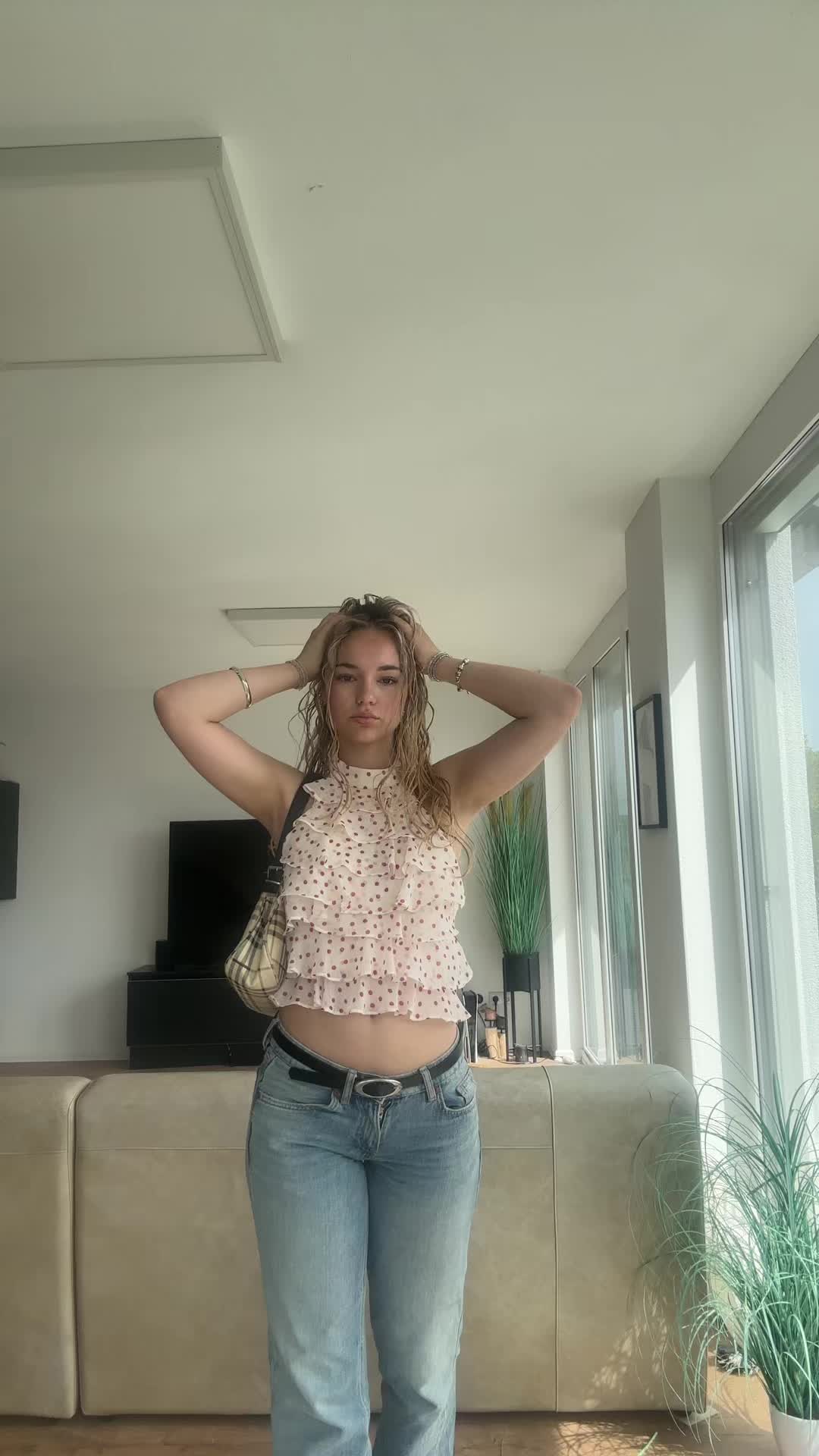 @Melinas.glitzer.party