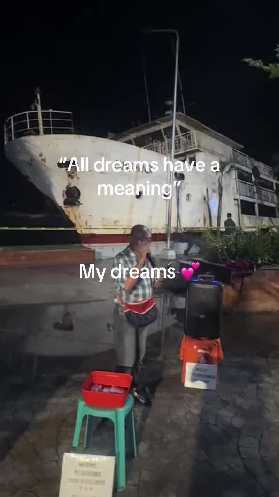 @queenofflopera