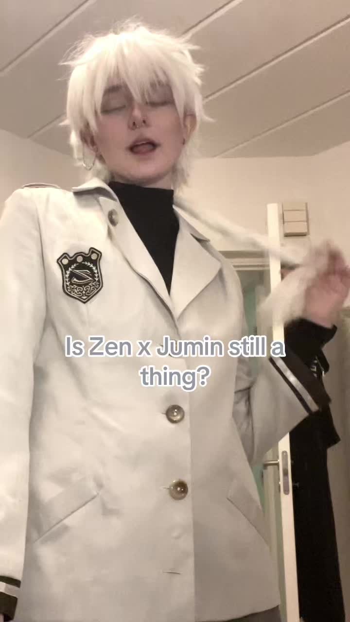 @Cy does cosplays