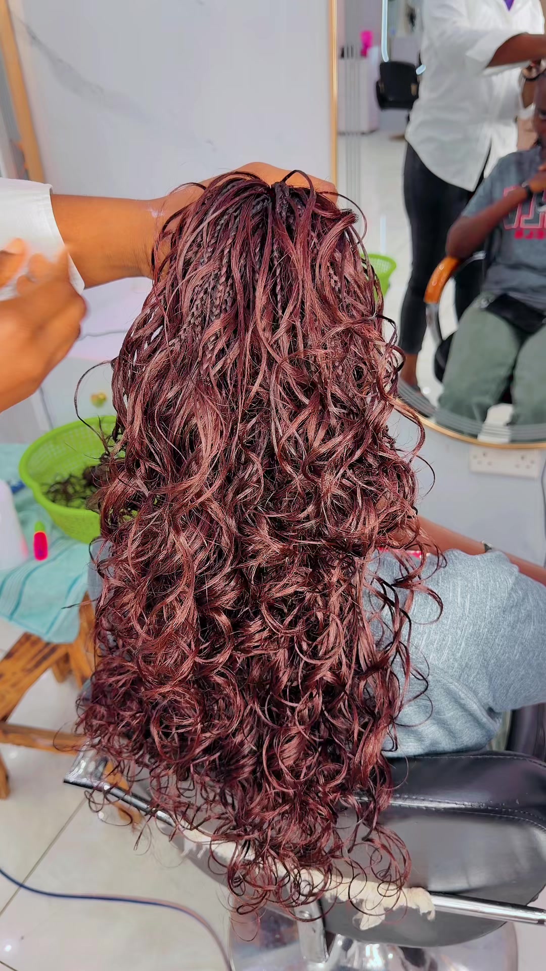@GEECURLY SALON