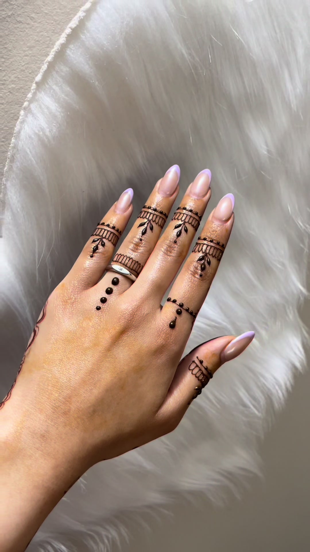 @charmsofmehandi