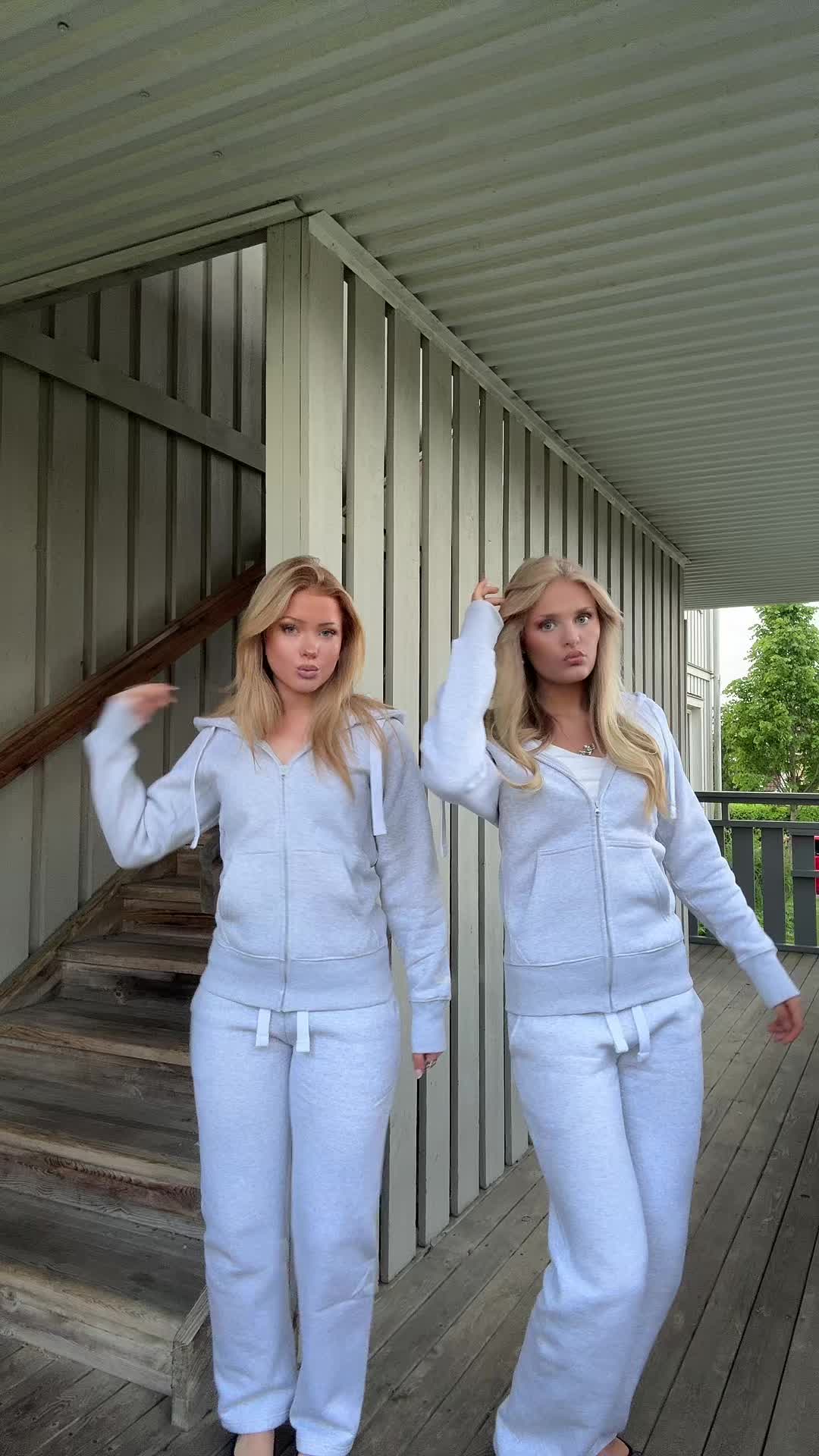 @😜👯♀️🤩