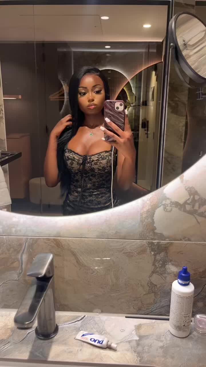 @Lipglossglitterbarbie