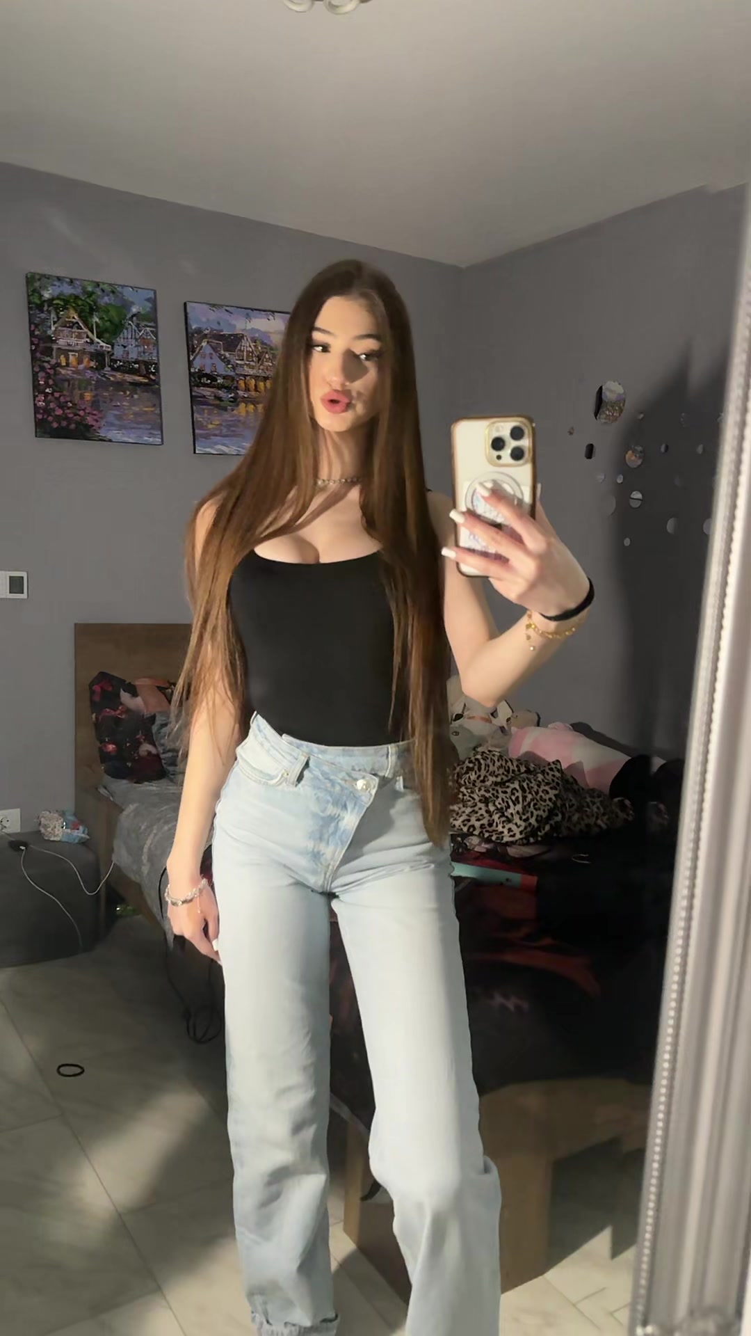@Ianira