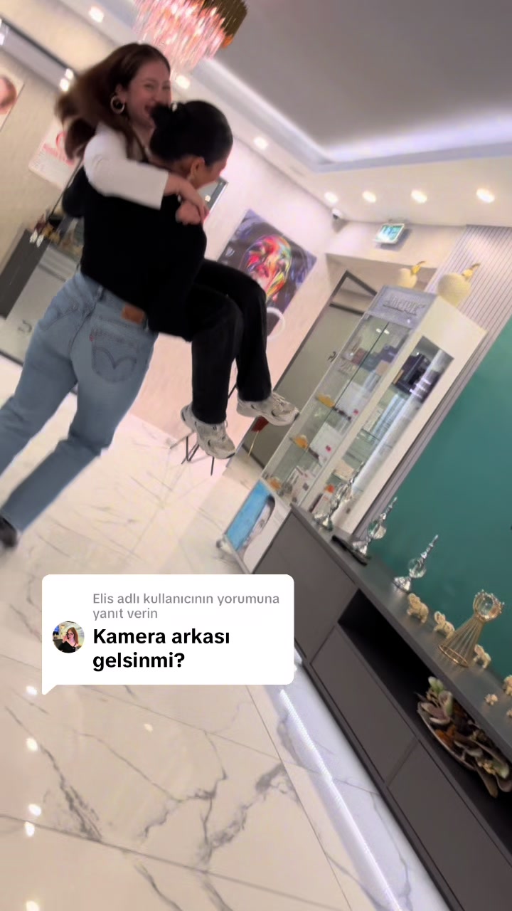 @Elis