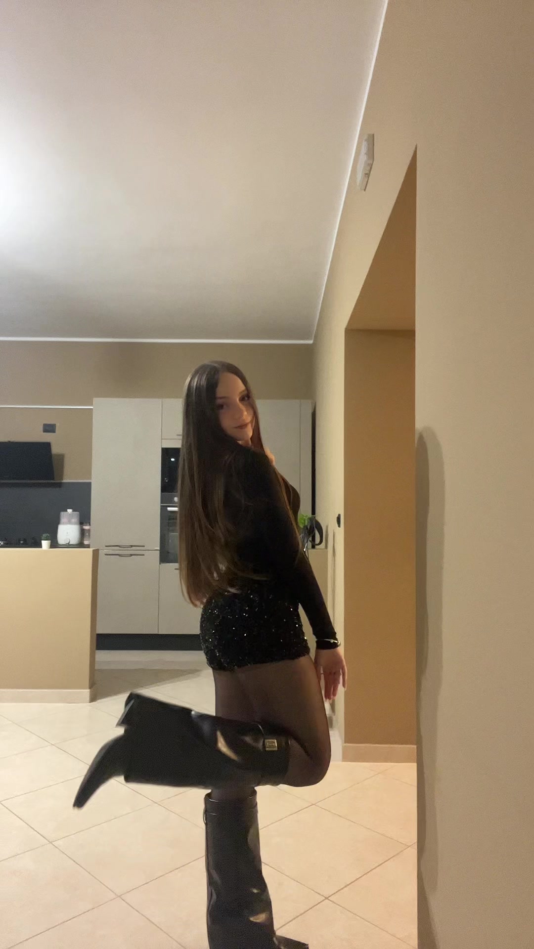 @𝒢