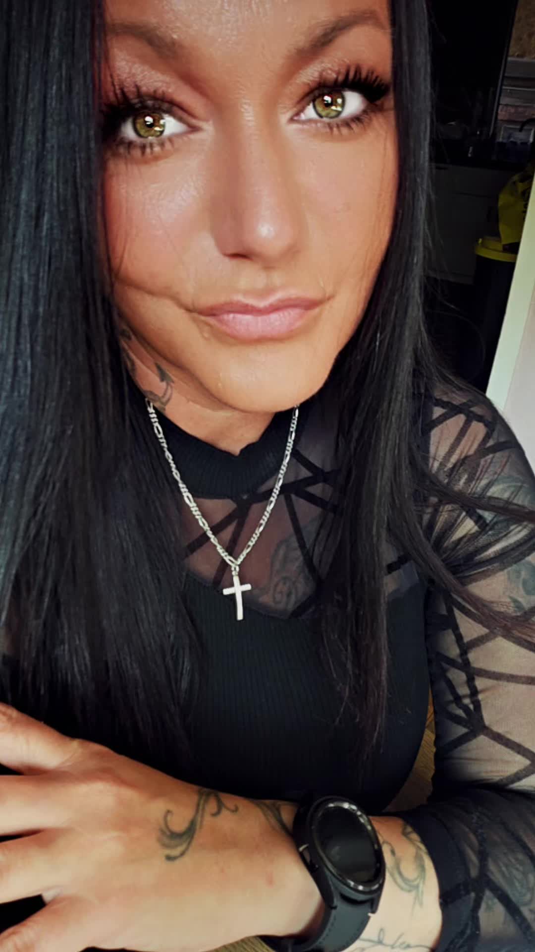 @hollykunterbunt