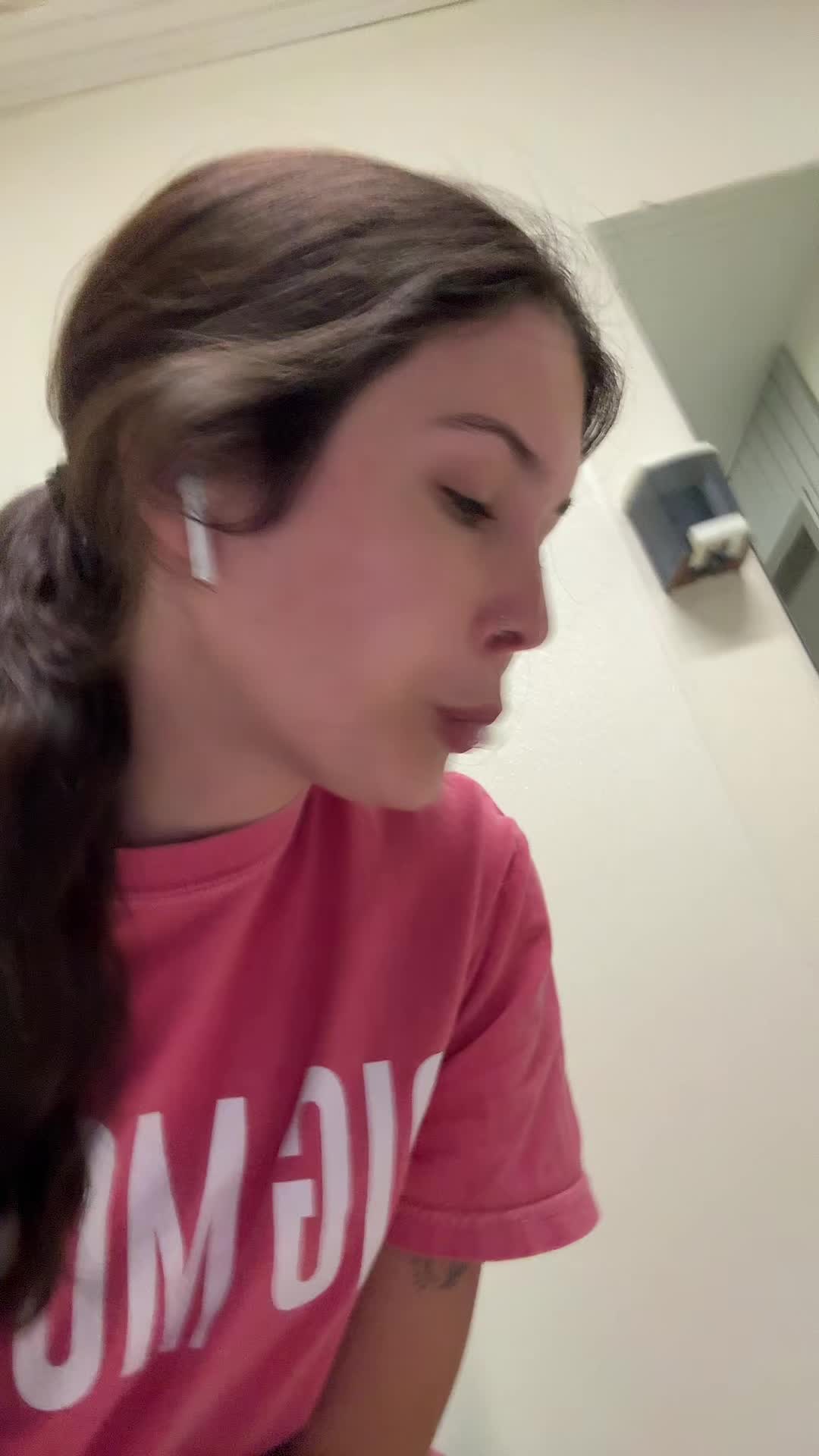 @bigpussyqueen