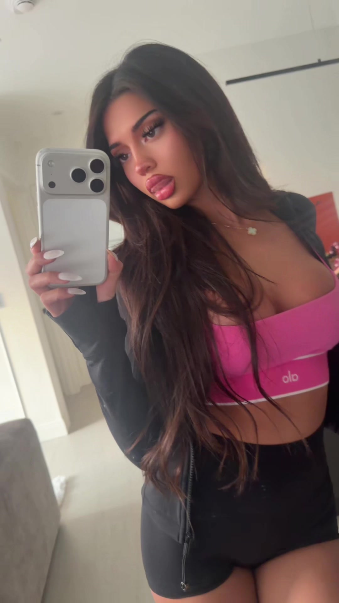 @bellaasagee