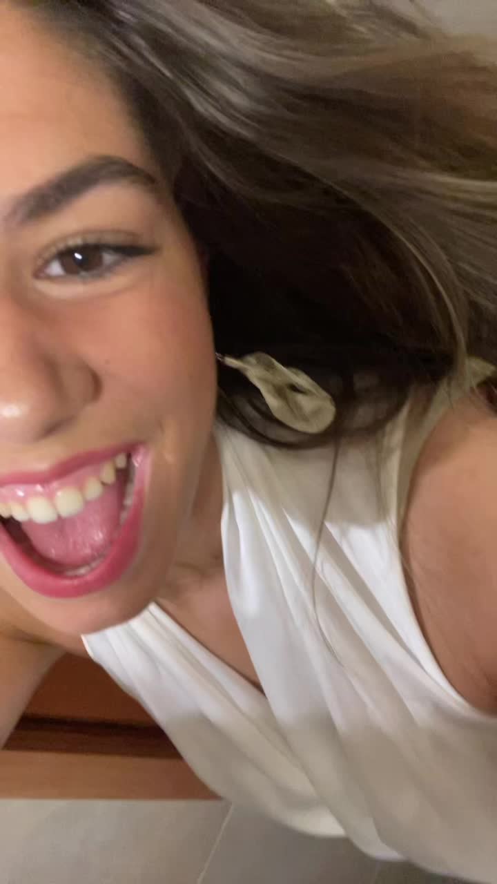@júlia